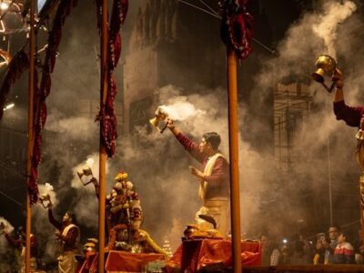 Varanasi ghat Aarti - BSB Holidays Varanasi ghat Aarti